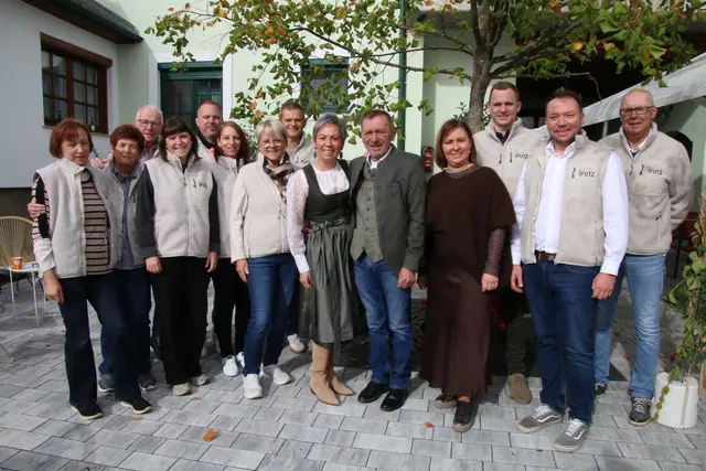 v,li. Ilse, Magdi, Lisa-Mari, Sepp, Stefan, Evelin, Ingried, Alex, Sonja, Richard, Katharina, Markus, Mario und Wolfgang 