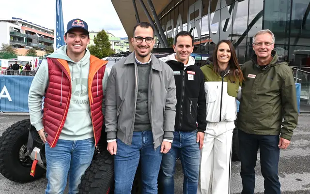 Matthias Walkner, Tarik Mete (Emco-Chef), Philipp Schörghofer, Alisa Buchinger und Thomas Stangassinger. | Foto: Josef Wind