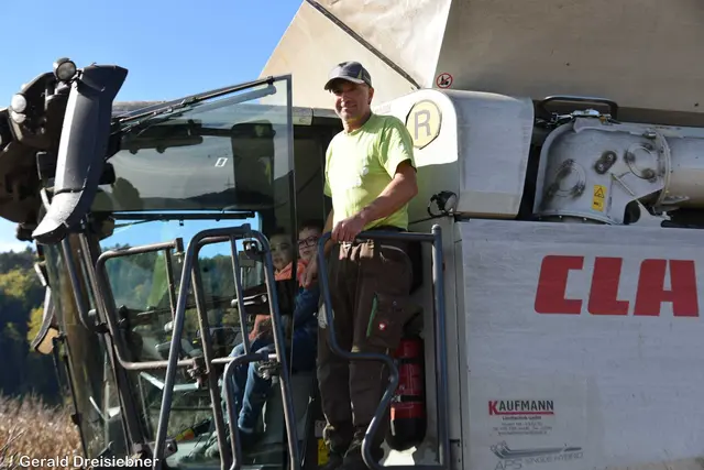 Mähdrescherfahrer Hannes Hütter | Foto: Gerald Dreisiebner