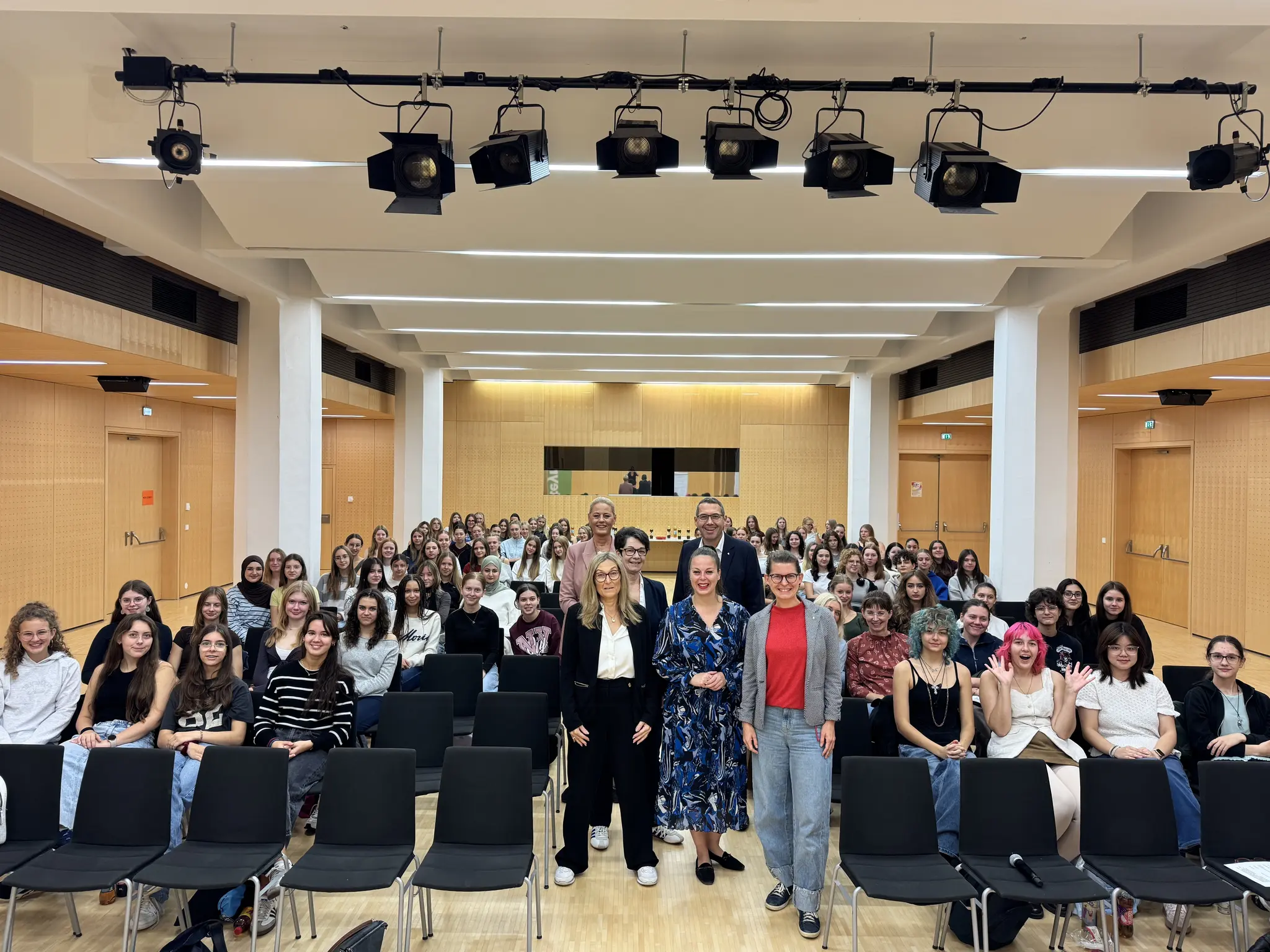 “Girls in Politics”: Young women immerse themselves in the world of local ...