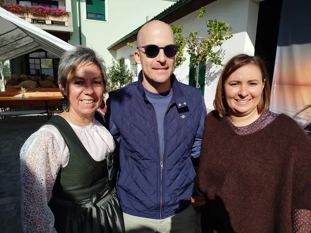 Sonja mit Architekt Alexander Mayer-Niepel und Katharina 