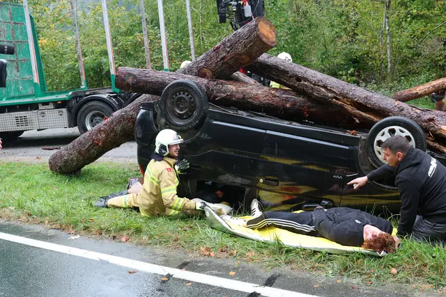 TENT 26: Große Katastrophenschutzübung der Bezirkshauptmannschaft Hallein mit mehr als 400 Einsatzkräften von Feuerwehr, Bergrettung, Wasserrettung, Höhlenrettung, Rotes Kreuz und Polizei im Wiestal.  | Foto: Land Salzburg / Franz Neumayr