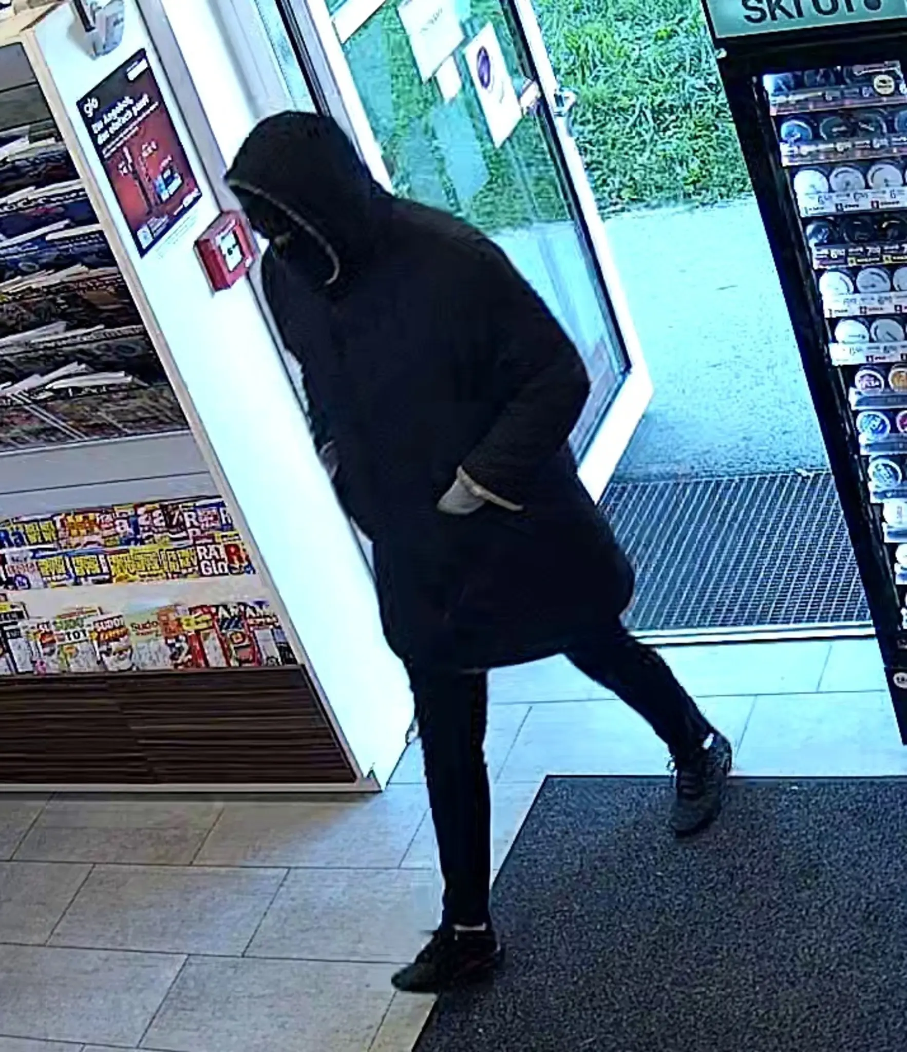 Who knows this man?: Public appeal after tobacconist robbery in Wels - | ...