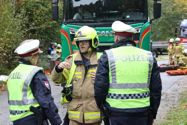 TENT 26: Große Katastrophenschutzübung der Bezirkshauptmannschaft Hallein mit mehr als 400 Einsatzkräften von Feuerwehr, Bergrettung, Wasserrettung, Höhlenrettung, Rotes Kreuz und Polizei im Wiestal.  | Foto: Land Salzburg / Franz Neumayr