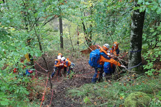 TENT 26: Große Katastrophenschutzübung der Bezirkshauptmannschaft Hallein mit mehr als 400 Einsatzkräften von Feuerwehr, Bergrettung, Wasserrettung, Höhlenrettung, Rotes Kreuz und Polizei im Wiestal.  | Foto: Land Salzburg / Franz Neumayr