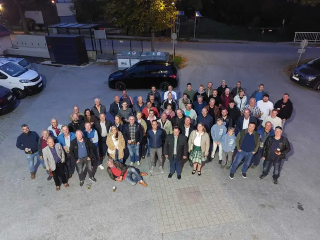 Gruppenfoto bei der Gleichenfeier der FF Albersdorf | Foto: Gerald Dreisiebner