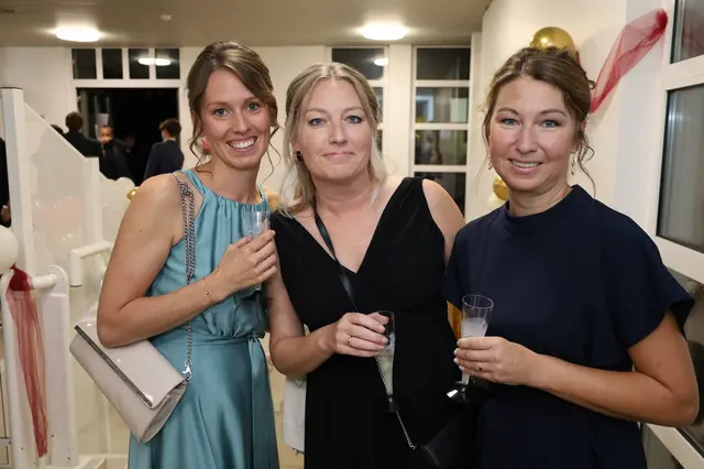 Julia, Anita und Margit haben eine tolle Zeit auh dem HAK-Ball 2026 in Schärding. | Foto: Markus Bäumler/zema-medien.de