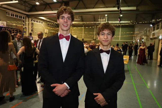 Maximilian und Alex haben sich an diesem Abend beide für Fliege entschieden. | Foto: Markus Bäumler/zema-medien.de