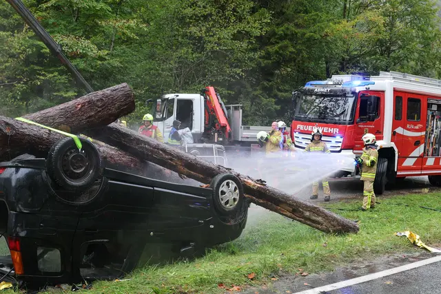 TENT 26: Große Katastrophenschutzübung der Bezirkshauptmannschaft Hallein mit mehr als 400 Einsatzkräften von Feuerwehr, Bergrettung, Wasserrettung, Höhlenrettung, Rotes Kreuz und Polizei im Wiestal.  | Foto: Land Salzburg / Franz Neumayr