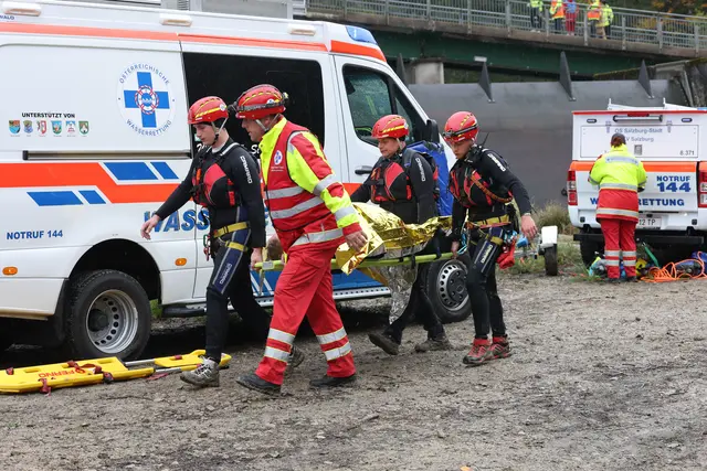 TENT 26: Große Katastrophenschutzübung der Bezirkshauptmannschaft Hallein mit mehr als 400 Einsatzkräften von Feuerwehr, Bergrettung, Wasserrettung, Höhlenrettung, Rotes Kreuz und Polizei im Wiestal.  | Foto: Land Salzburg / Franz Neumayr
