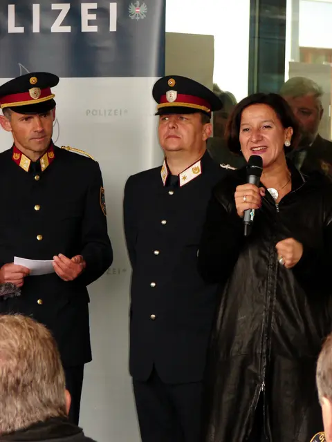 Festansprache: BM Johanna Mikl-Leitner, Obstlt. Rudolf Mader, AbtInsp. Alfred Lugauer. | Foto: Michaela Seyer