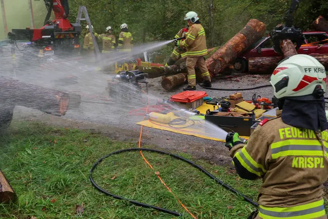 TENT 26: Große Katastrophenschutzübung der Bezirkshauptmannschaft Hallein mit mehr als 400 Einsatzkräften von Feuerwehr, Bergrettung, Wasserrettung, Höhlenrettung, Rotes Kreuz und Polizei im Wiestal.  | Foto: Land Salzburg / Franz Neumayr