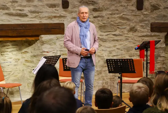 KLANGfestival Intendant Gerhard Krammer begrüßte  Marko Simsa sowie das Streichquartett der Joseph Haydn Privathochschule Burgenland auf Burg Schlaining. | Foto: Peter Seper