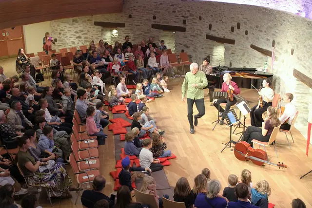 Das Familienkonzert "Alles Mozart" von Marko Simsa hatte am Sonntag, 11.10.2026 auf Burg Schlaining Premiere und begeisterte Kinder und junggebliebene Erwachsene gleichermaßen.  | Foto: Peter Seper