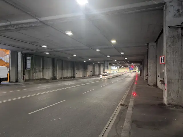 Nachts wird der Tunnel der Donau-City-Straße gerne zum Treffpunkt von Geschwindigkeitsfans. | Foto: zVg