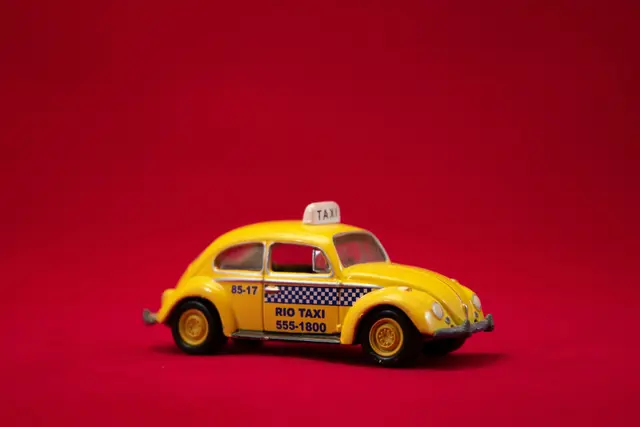 Ein Taxi nur für Kindergartenkinder: Das gibt es bereits seit Jahren in Unterperfuss.  | Foto: unsplash / Eric Nopanen