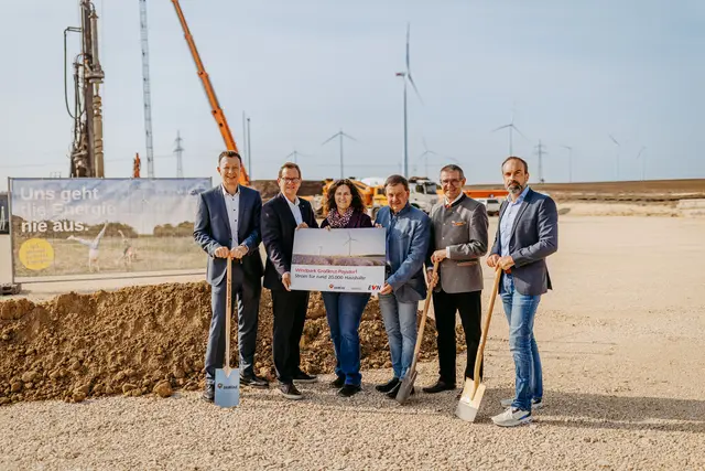 ImWind Geschäftsführer Karl Gruber, EVN Vorstandssprecher Stefan Szyszkowitz, Bürgermeisterin Stadtgemeinde Poysdorf Gudrun Sperner-Habitzl, Vizebürgermeister Marktgemeinde Großkrut Ludwig Huber, Abgeordneter zum NÖ Landtag Manfred Schulz und Windkraft Simonsfeld Vorstand Technik Markus Winter
  | Foto: Müllner