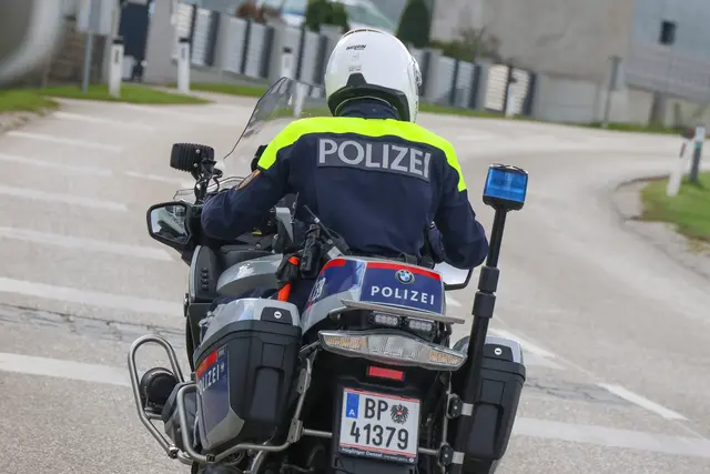 Die Einsatzkräfte von Feuerwehr, Polizei und Rotem Kreuz wurden mussten zu einem Pkw-Crash nach Steinerkirchen ausrücken. | Foto: laumat.at