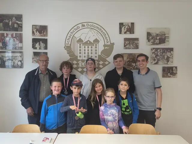 Die Kinder und Jugendliche mit den Trainern Dietmar Emberger und Julian Ramsbacher.
