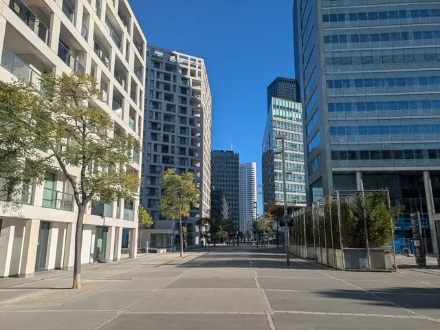 Durch Luftschächte ist die Platte auf der Donau-City mit den Tunneln die darunter liegen verbunden. | Foto: zVg