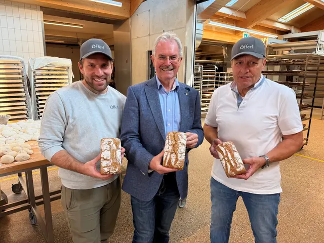Miteigentümer Lukas Uhl mit Walter Öfferl und Gast Landtagspräsident Karl Wilfing | Foto: Schultes