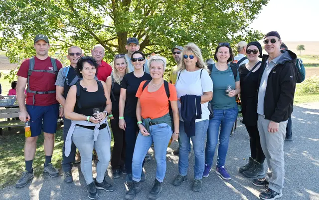 Wandern im Weinviertel: Die rund 14,5 Kilometer lange Strecke führte die Teilnehmer über den Kirchenberg, durch die Kellergasse und entlang des Jakobswegs. | Foto: NÖ LAK
