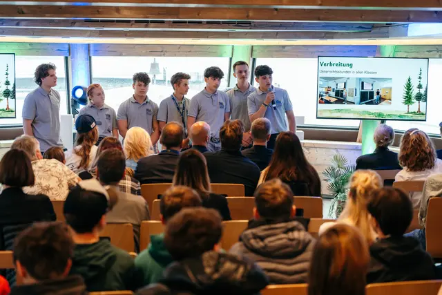 Die Volksbank Tirol vergibt beim FIT4FUTURE AWARD insgesamt 24.000 Euro Preisgeld für kreative Schülerprojekte zum Thema Regionalität. | Foto: Volksbank