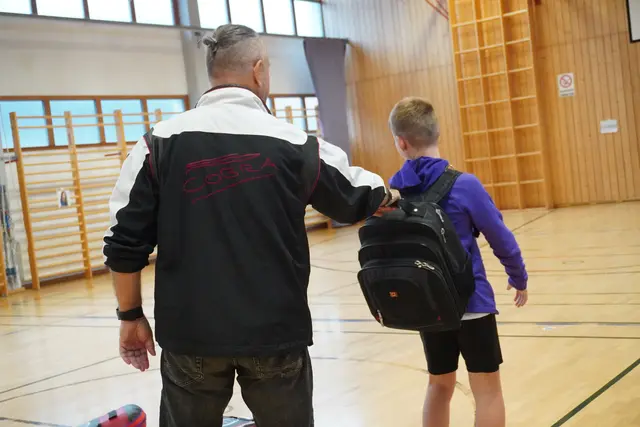 Wie wird man im Ernstfall seine Schultasche los? Das wird genau hier geübt.  | Foto: AMG