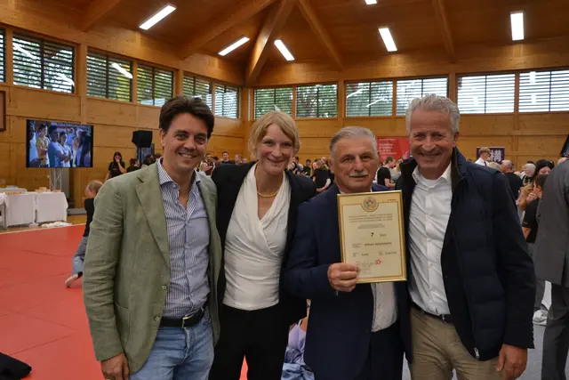 Lukas Hader, Sabrina Filzmoser, Willi Reizelsdorfer und Ernst Faber bei der Verleihung des 7. Dan im Welser Budokan. | Foto: LZ Multikraft