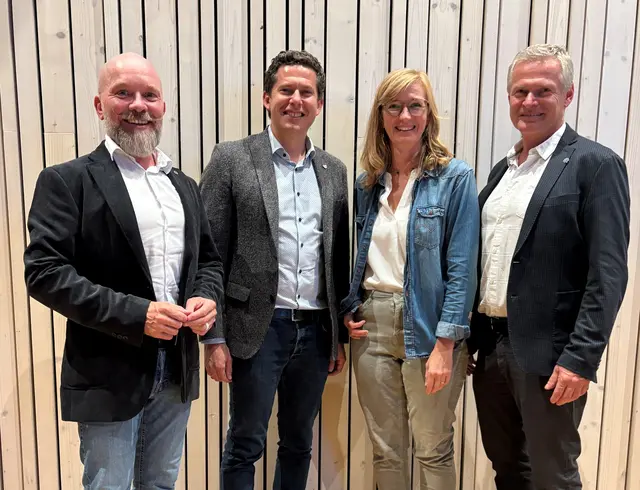 Reinhard Nosofsky (Bgm. Reinsberg), Raimund Schuster (Bgm. Gresten-Land), Maria Aigner (Welser Profile) und Harald Gnadenberger (Bgm. Gresten-Markt) | Foto: Welser Profile GmbH