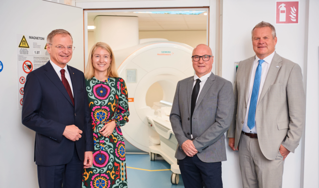 V.l.: Landeshauptmann Thomas Stelzer, Gesundheitslandesrätin Christine Haberlander, Leiter der Radiologie Wolfgang Hörmann und Vorsitzender der Geschäftsführung der OÖG Tilman Königswieser. | Foto: OÖG