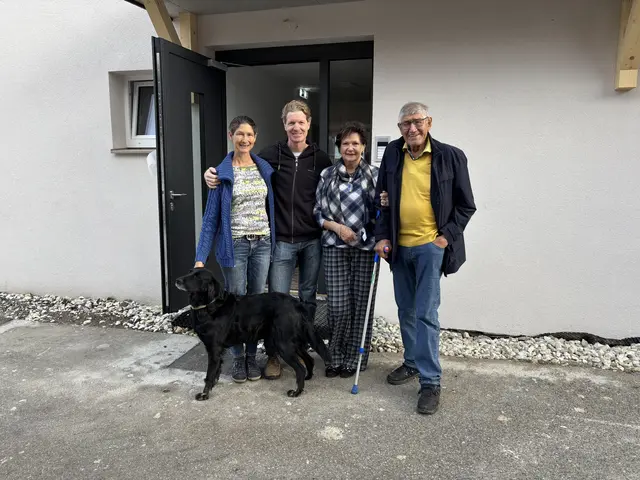 Claudia und Gernot Ludescher (l.) gemeinsam mit Claudis Eltern. | Foto: MeinBezirk.at/Chiara Kresse