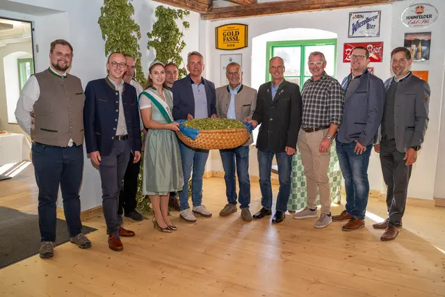 Die Bonitierungsmannschaft bewertet 98,6 Prozent des Mühlviertel Hopfens mit der Qualitätsklasse 1.  | Foto: Hopfenbaugenossenschaft