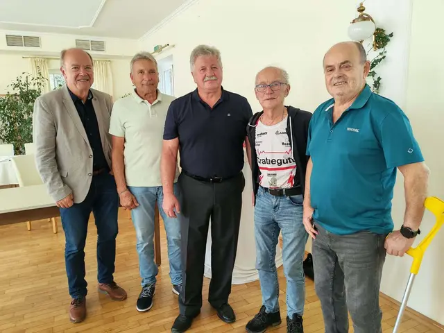 Leopold Ott, Josef Eckl, Johann Steinböck und Franz Ott genossen den Vortrag von Herbert Lackner (2. v. r.).  | Foto: NÖs Senioren Ortsgruppe Asperhofen