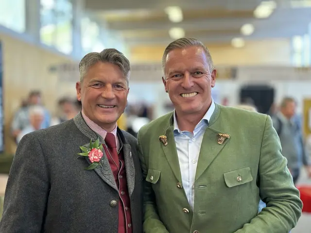 LH Mario Kunasek gratulierte Bürgermeister Brunner zu diesem großartigen Event. | Foto: MeinBezirk/Angelika Brunner