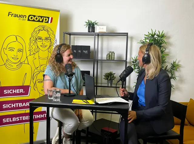 Cornelia Pöttinger und Carina Gsandtner. | Foto: Frauen in der OÖVP