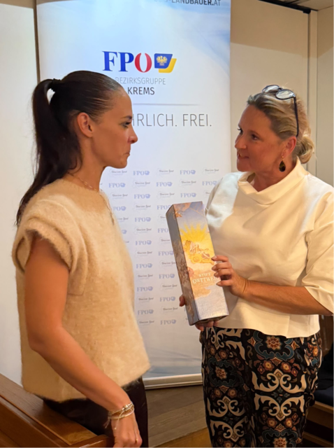 Kritisierten die Regierung scharf und stellten klaren Forderung nach Neuwahlen: Nationalratsabgeordnete Lisa Schuch-Gubik und Landesrätin Susanne Rosenkranz | Foto: FPÖ Krems