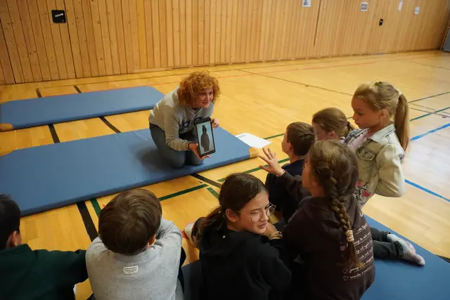 Welchen Personen kann man trauen und wo sagt mein Bauchgefühl Nein: Das lernten die jüngeren im Kurs.  | Foto: AMG