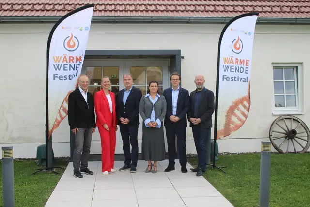 Bernd Vogl, LH-Stv.in Anja Haider Wallner, Roger Hackstock, Marion Schönfeldinger, Christoph Dolna-Gruber und Marcus Keding (v.l.) in Donnerskirchen. | Foto: Forschung Bgld.