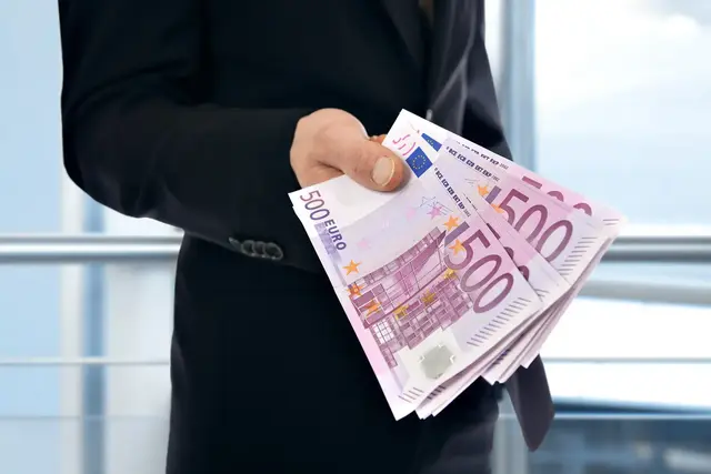 Welche Auswirkungen hat die Konzentration von Vermögen auf politische Macht und demokratische Prozesse? | Foto: folewu/panthermedia