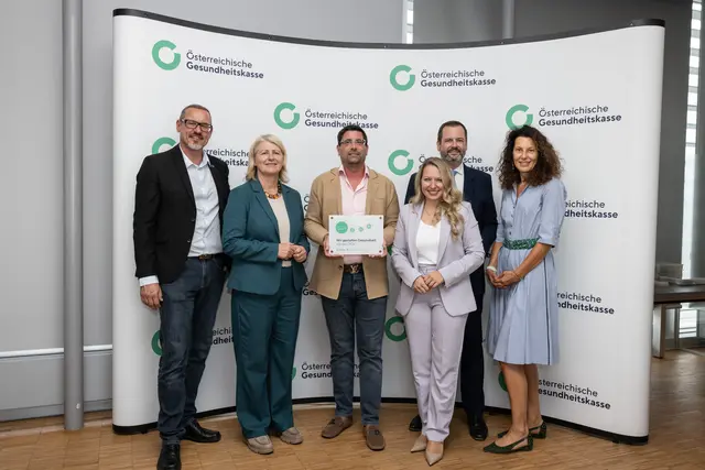 Landesstellenausschussvorsitzender ÖGK Robert Leitner, LAbg. Mag. Karin Scheele, Gerrit Hübl (VS Kirchberg und VS Loich), LAbg. Silke Dammerer, Leiter des Präsidialbereichs Bildungsdirektion Mag. Dietmar Hudsky, Patrizia Nikzad (ÖGK)
 | Foto: ÖGK/ Michael Gizicki)