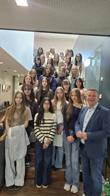 Die Schülerinnen der Ansfeldner Mittelschulen zu Besuch im Rathaus Ansfelden. | Foto: Stadtgemeinde Ansfelden