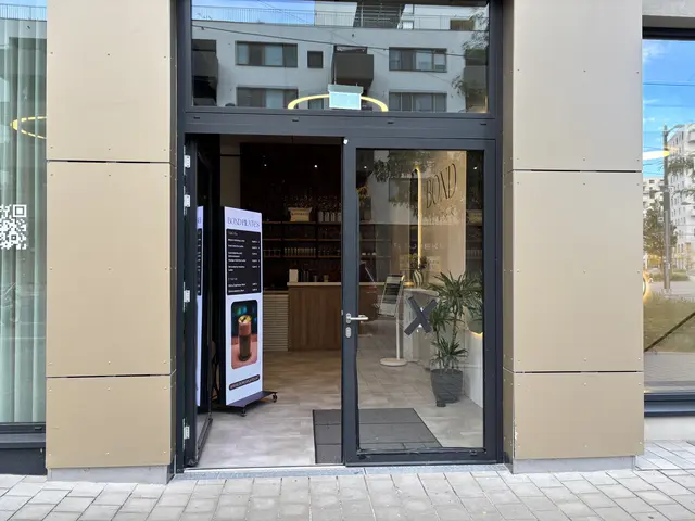 Auch das Pilatesstudio in der Bruno-Marek-Allee blieb nicht verschont.  | Foto: Johannes Reiterits/MeinBezirk