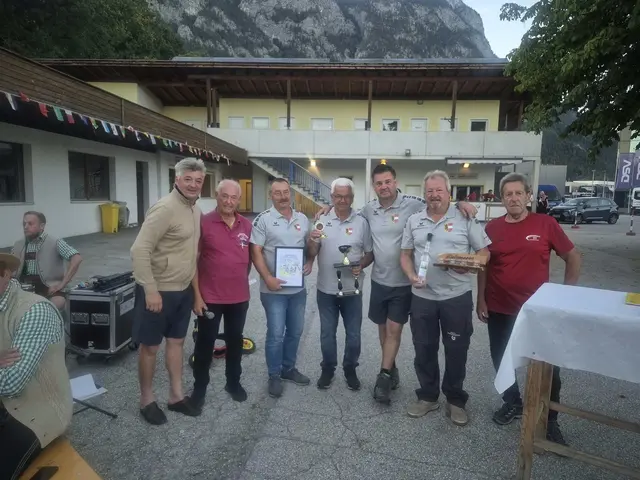 Der Präsident von Salzburg Herbert Rudiger, der Präsident vonTirol Stöckl-Berger Stefan, Höring Reinhard,Rohrmoser Peter, Rager Günter, Obmann Bachmann Franz und Obmann von Langkampfen Walcher Anton | Foto: Plattenwerferverein Maishofen