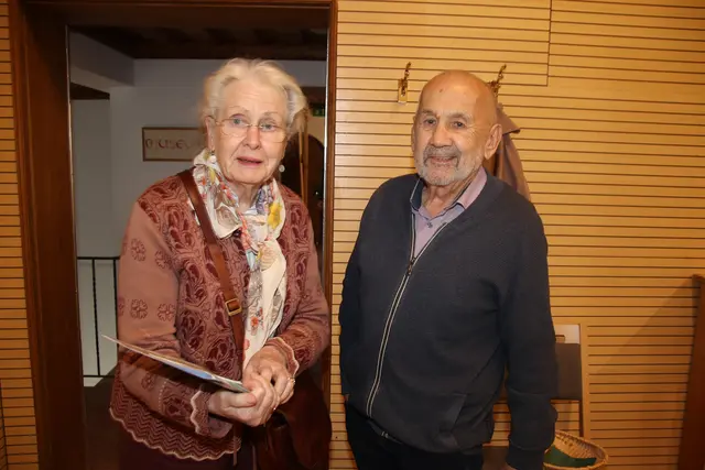 Autorin Barbara Ritterbusch-Nauwerck mit Bildhauer Christof Paulowitz.