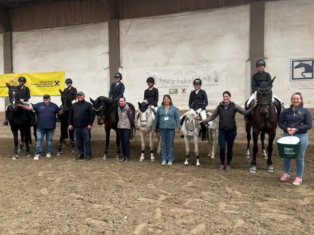 Die Veranstalter bedankten sich bei den beteiligten Vereinen, den zahlreichen Helferinnen und Helfern sowie den Sponsoren GRAWE, Österreichische Hagelversicherung und Reitsport Discount – Claudia Ollinger. | Foto: Seewinkelcup 2026