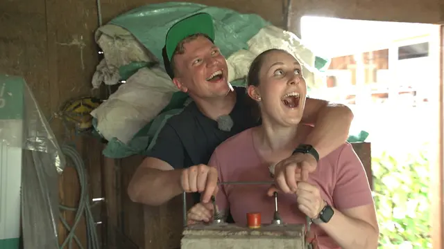 Vani und Peter kommen sich in der Hofwoche näher.