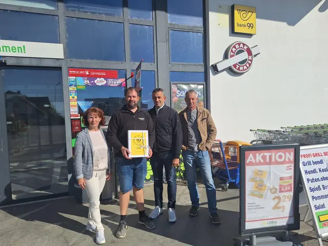 Vizebürgermeisterin Renate Spindler, ADEG- und Postpartner-Betreiber Daniel Marosi, Bürgermeister Thomas Kraushofer und Richard Preuler, Postpartner-Betreuer der Österreichischen Post. | Foto: Österreichische Post