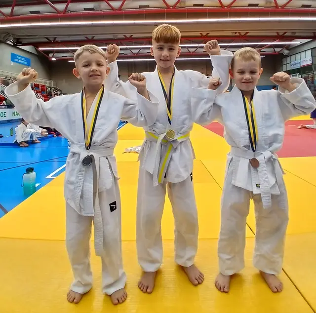 Die U8 u. U10 der Römerland Fighters mit ihren Medaillen in Stockerau | Foto: Sportunion Römerland-Fighters