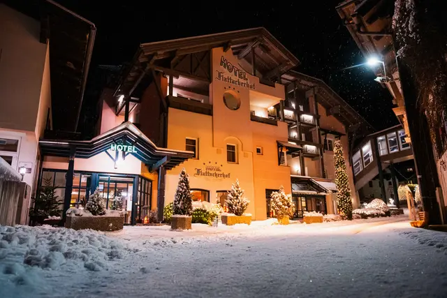 Der Flattacher Hof schafft den passenden Rahmen für besondere Weihnachtsfeiern. | Foto: Hotel Flattacher Hof Rieger GmbH